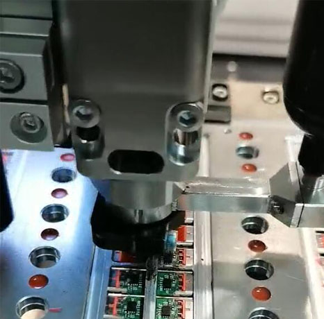 深圳某科技公司购入视觉式精密点胶机