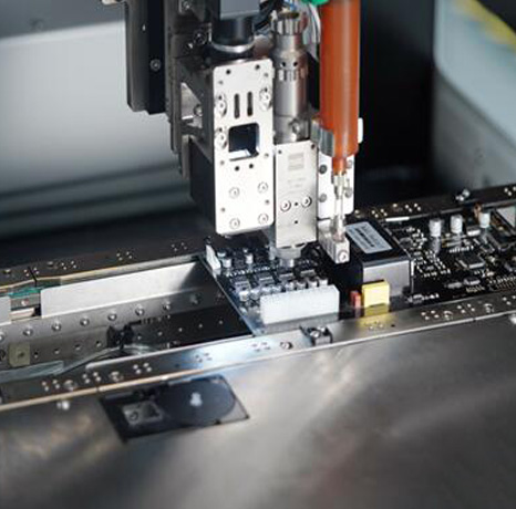 宁波慈溪沁**科技有限公司在我司采购在线式精密点胶机用于PCB线路板点胶