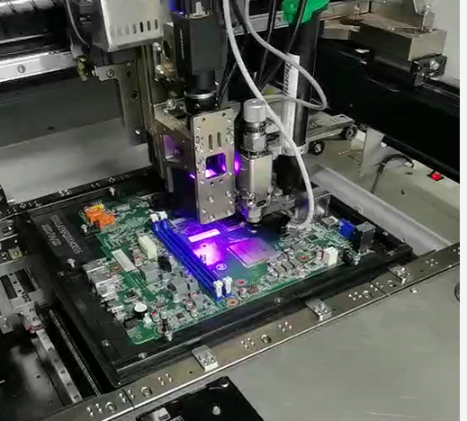 在线式喷射点胶机在电脑主板UV叫封包